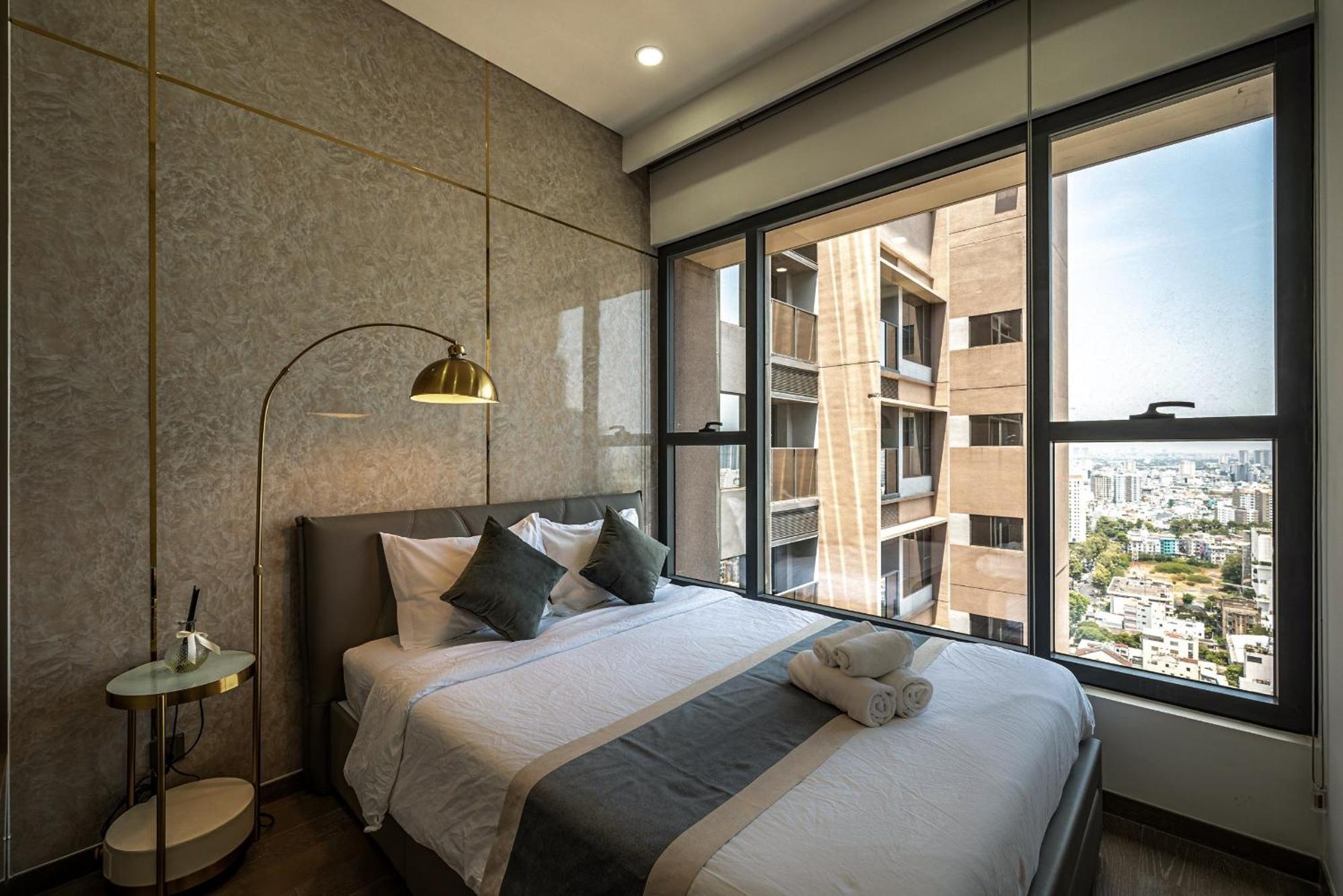 Apartment The Marq - Ho Trung Tam Quan 1 *